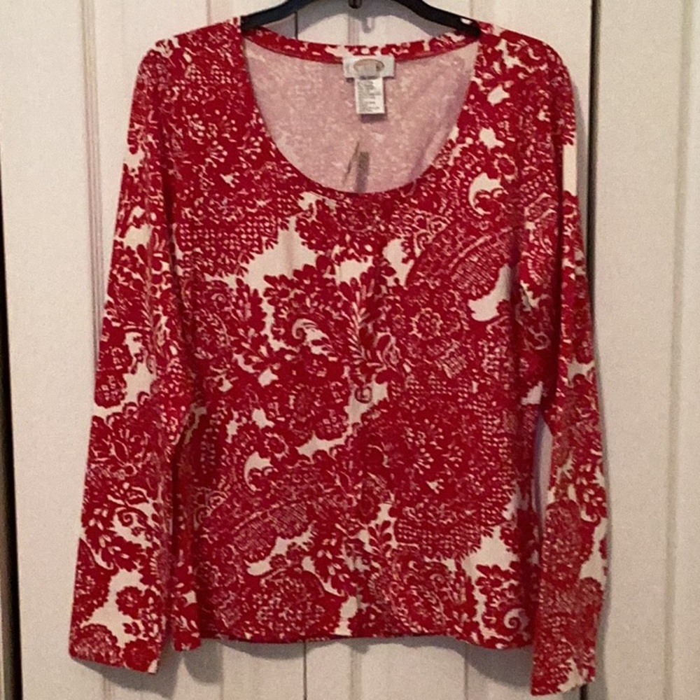 Red and white casual top with scoop neck and long sleeves